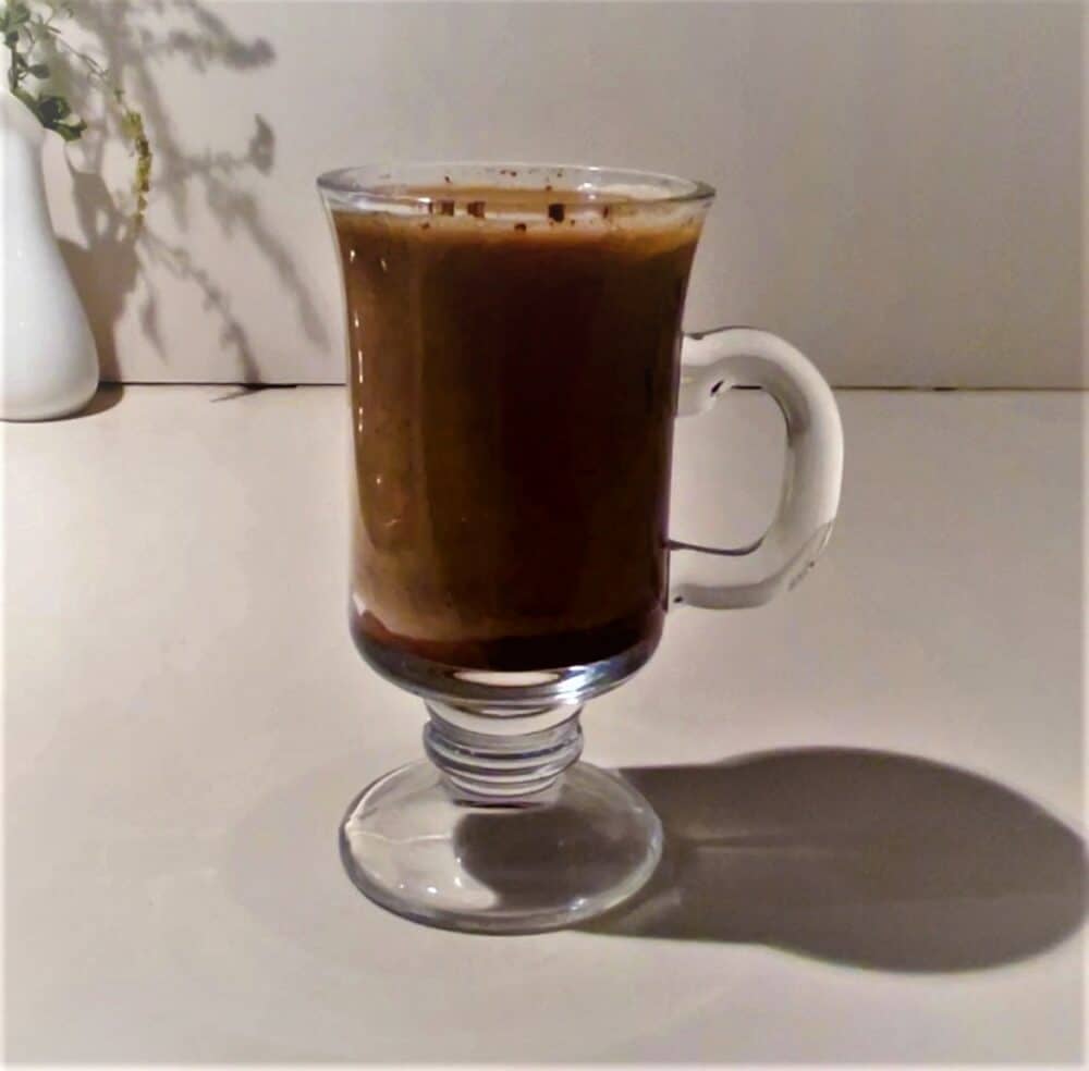 Café com chocolate e leite de aveia