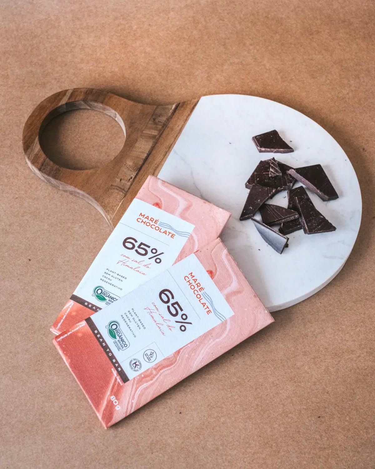 Tablete de chocolate 65% com cristais de sal do Himalaia Maré